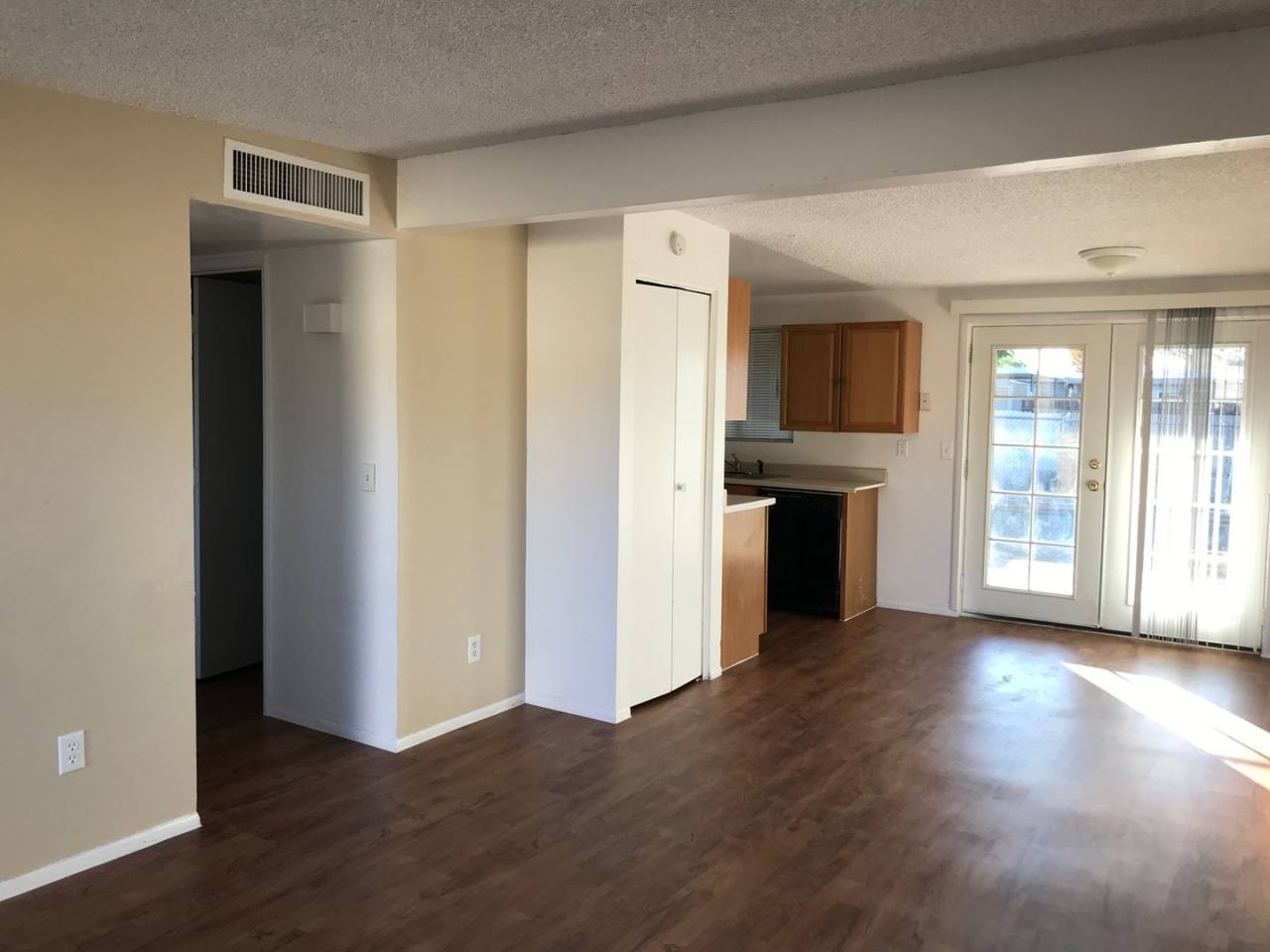 Conveniently Located 3Bdm 2Ba Townhome!