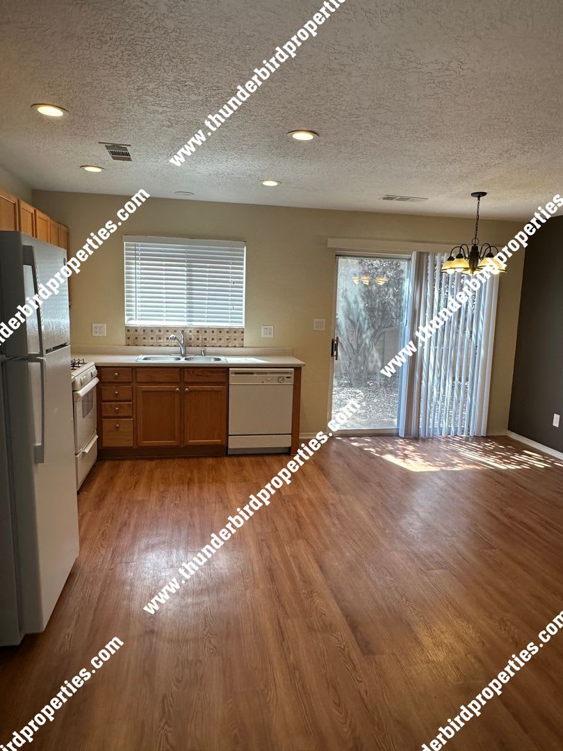 $500 off first months rent!! Gated community near the base with refrigerated air
