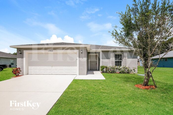 1962 SW Cycle Street