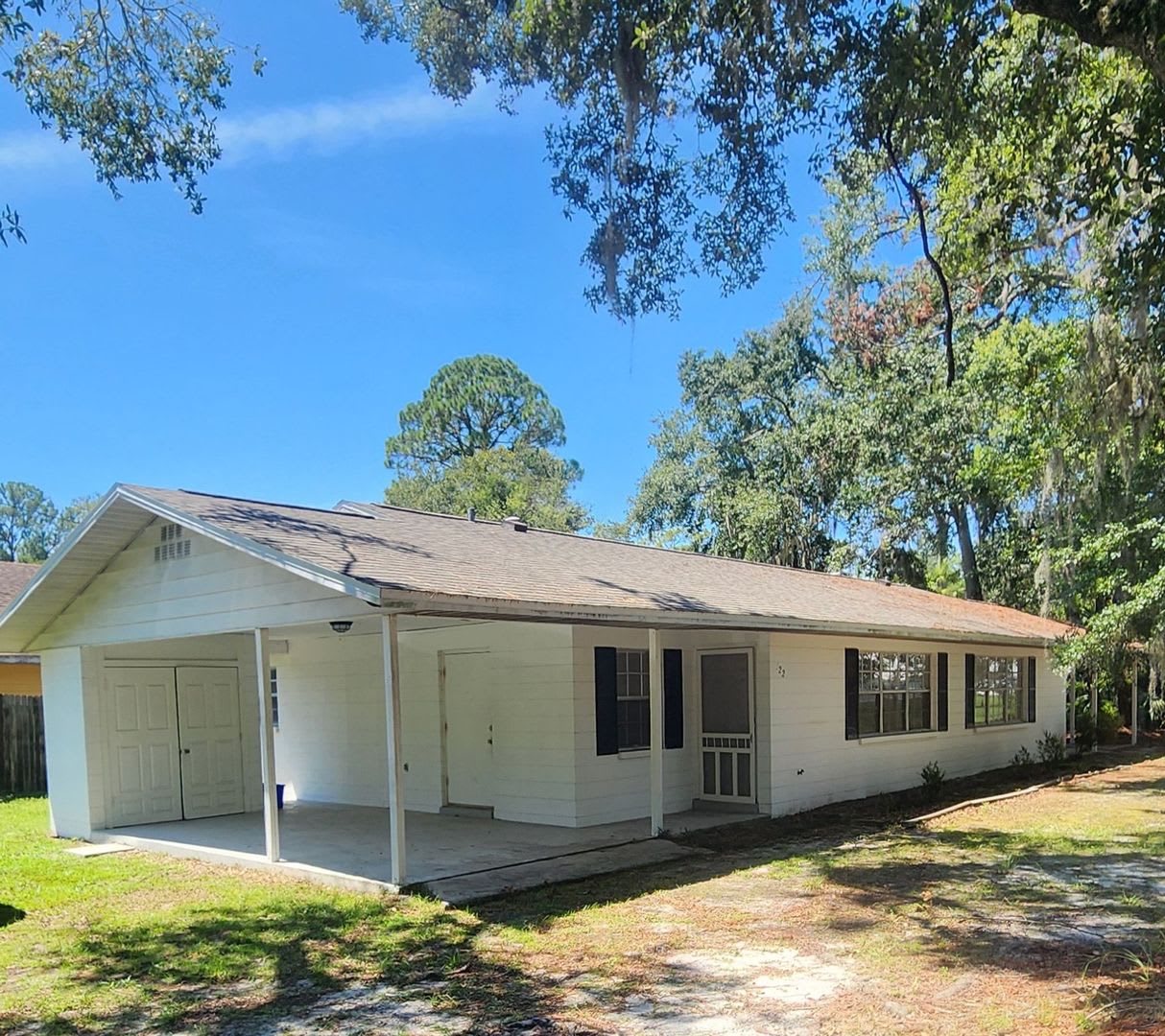 This beautifully updated 2-bedroom, 1 bathroom duplex