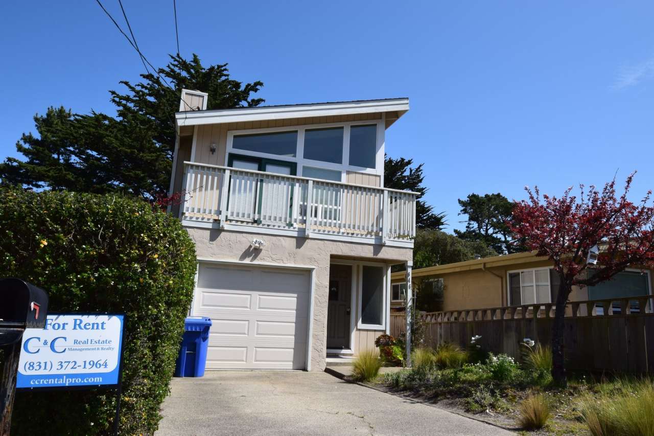Quiet and Charming 3 Bedroom 2 Bath Home in New Monterey