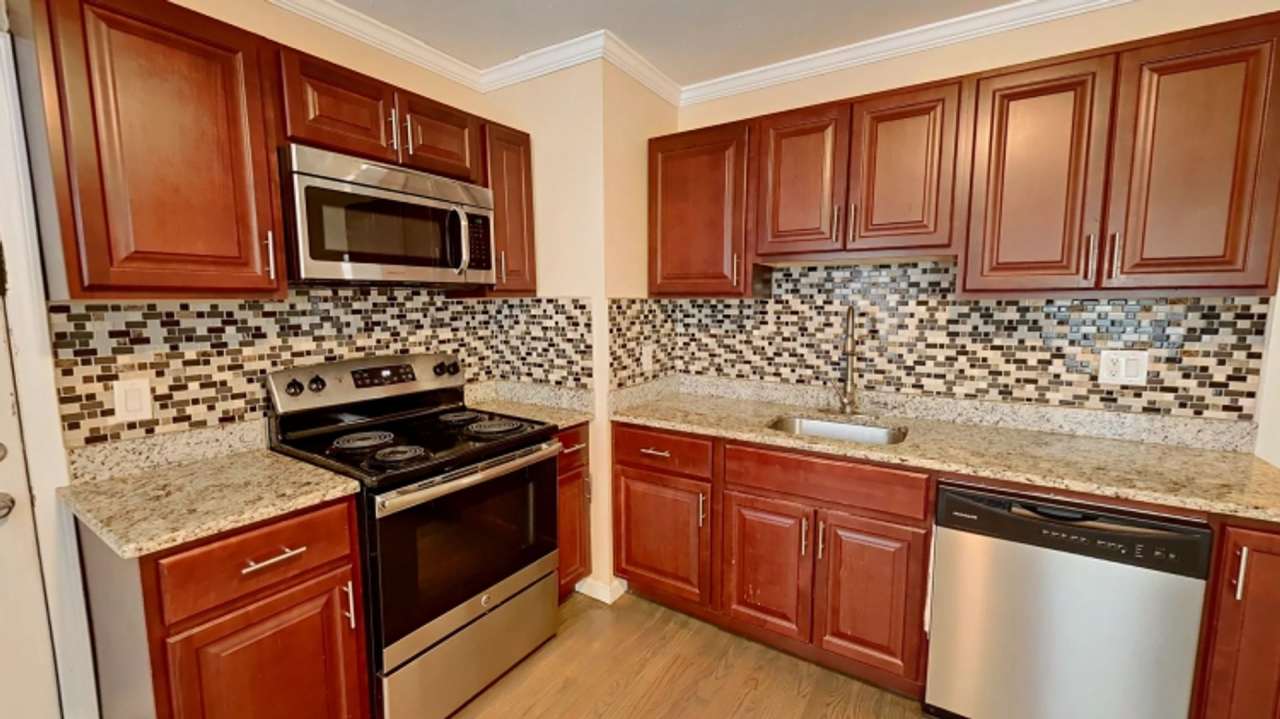 Pet Friendly, Student Friendly, Renovated Unit with Laundry Hookups and Available Street Parking