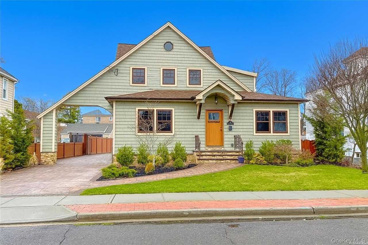 33 Smith Street unit: 2