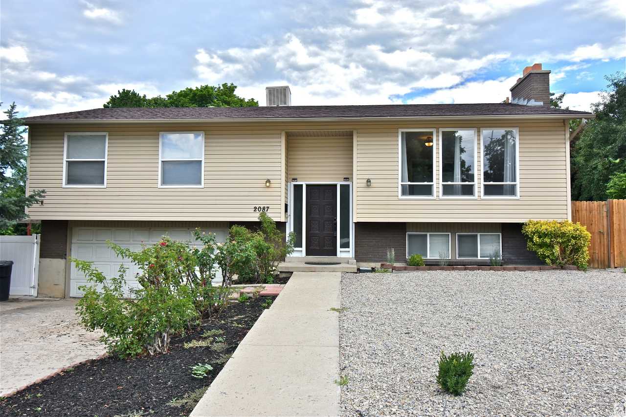 2087 E Hazelwood Way