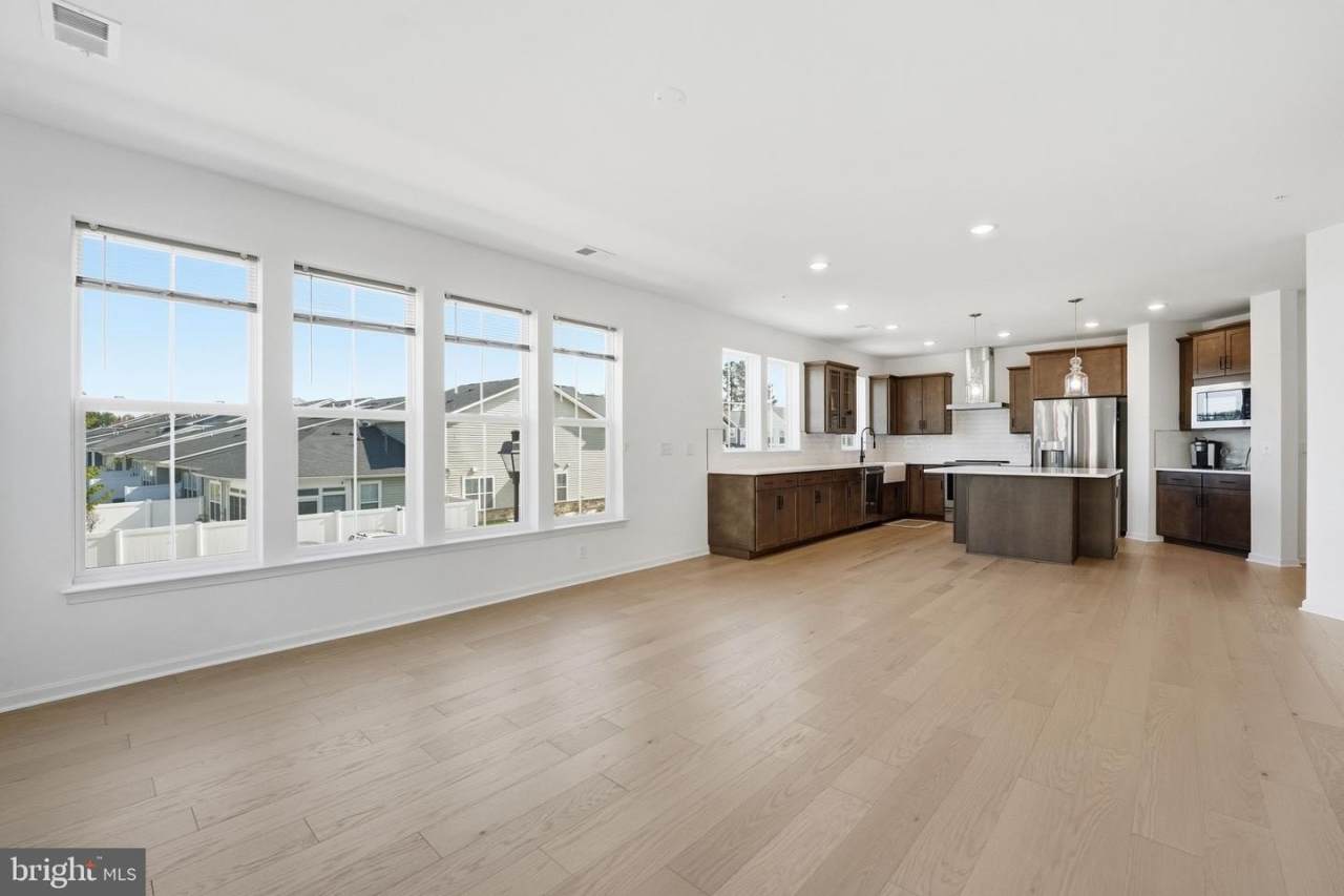 13970 ENGLEFIELD DR #207