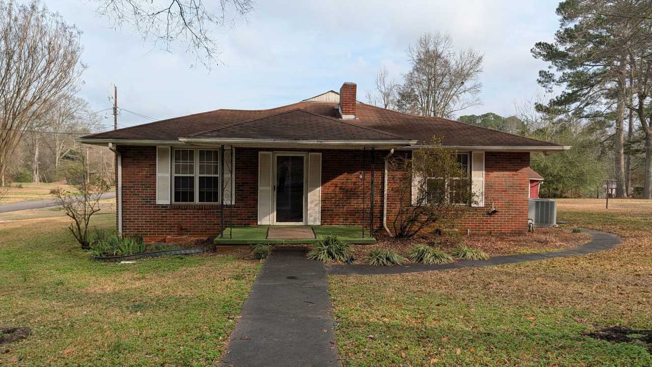 Cute 2BR House with Large Kitchen, Lots of Natural Light