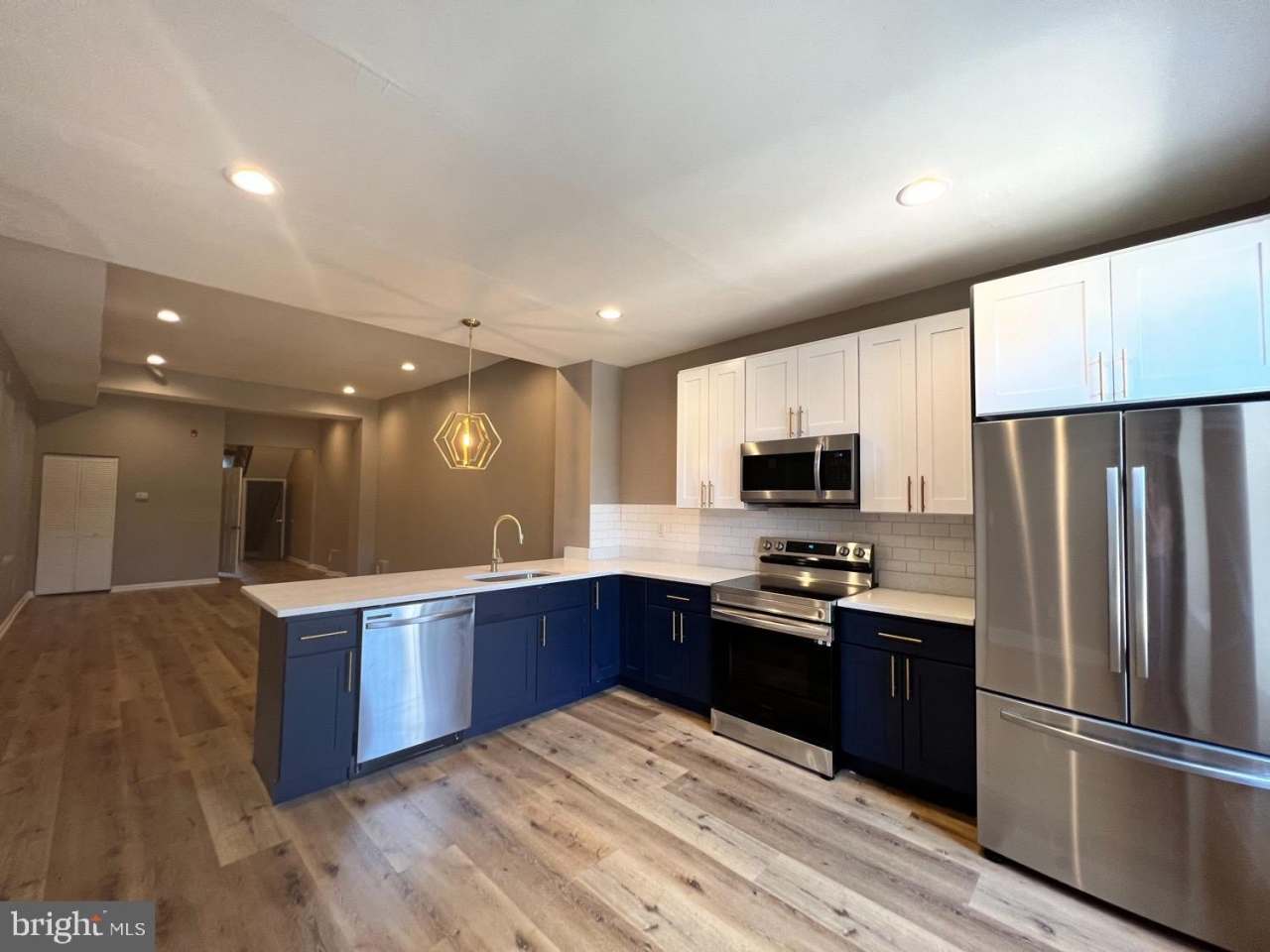 1629 W DIAMOND Street