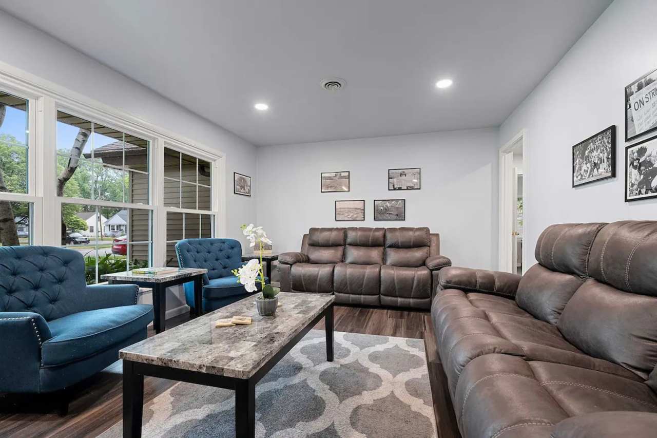 835 Gross Ct - STR