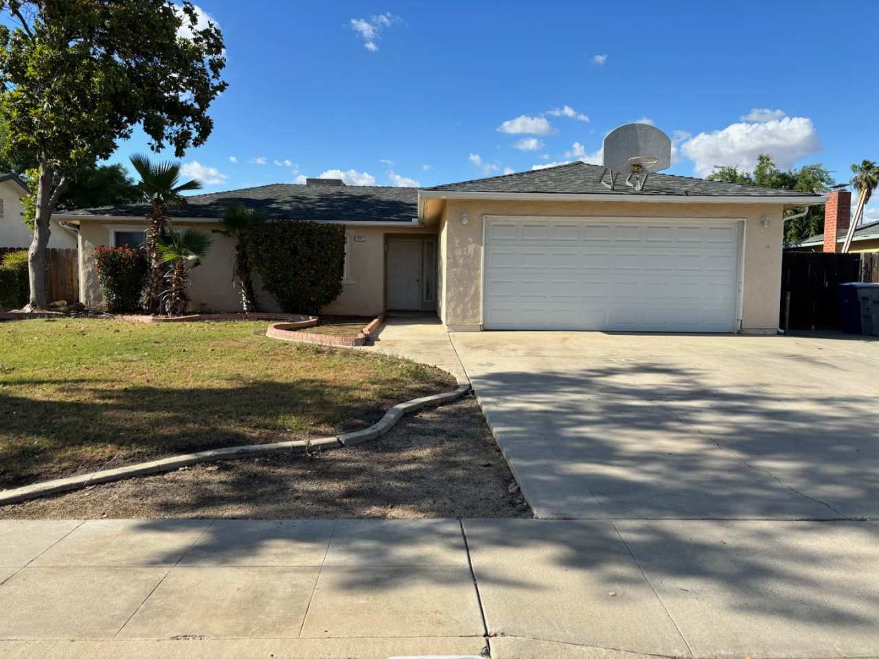 $2,100 Ashlan  Fowler, 3 Bedroom - Griffith Ave, Clovis