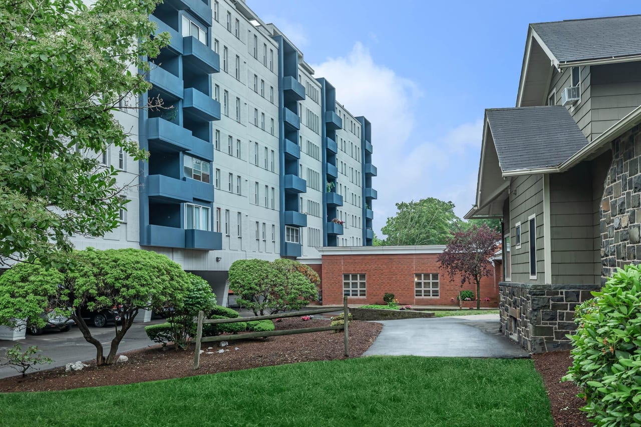 200 Fountain Apartment Homes Sunny