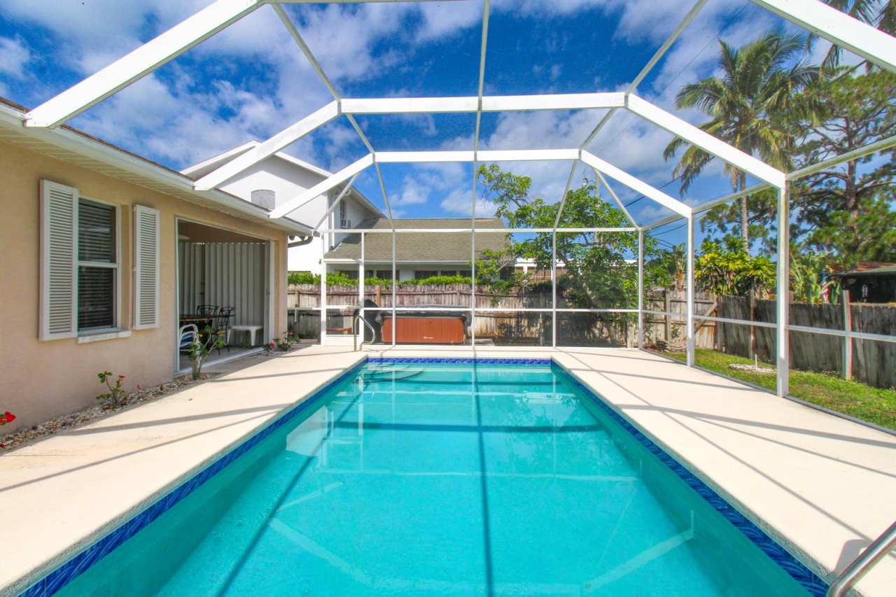 ** FULLY FURNISHED NAPLES PARK 3/2 POOL HOME ** OFF-SEASONAL AVAILABLE MAY 6-OCTOBER 31 EACH YEAR ONLY ** DOG FRIENDLY **