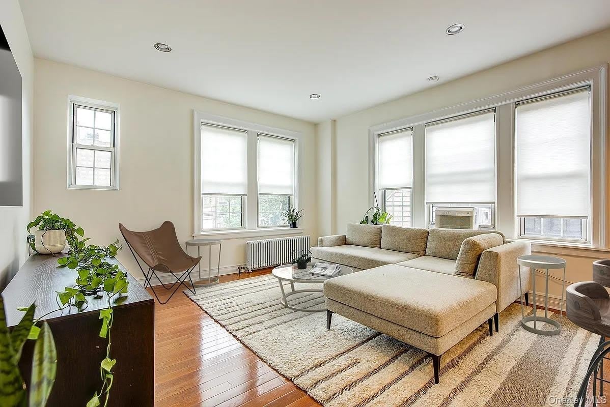 6 Burns Street unit: 43