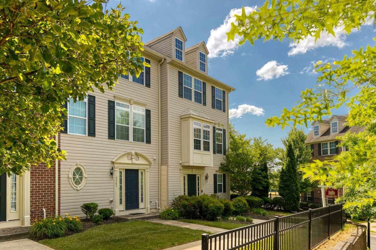 Luxury 4bd 2.5bth Garage Townhome for Rent in Owings Mills!