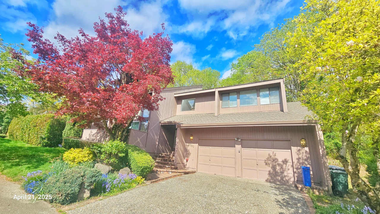 Beautiful Remodeled 4 Bedroom and 2.5 Bathroom Single Family House - Bellevue