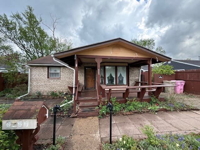 2527 Riverside Drive