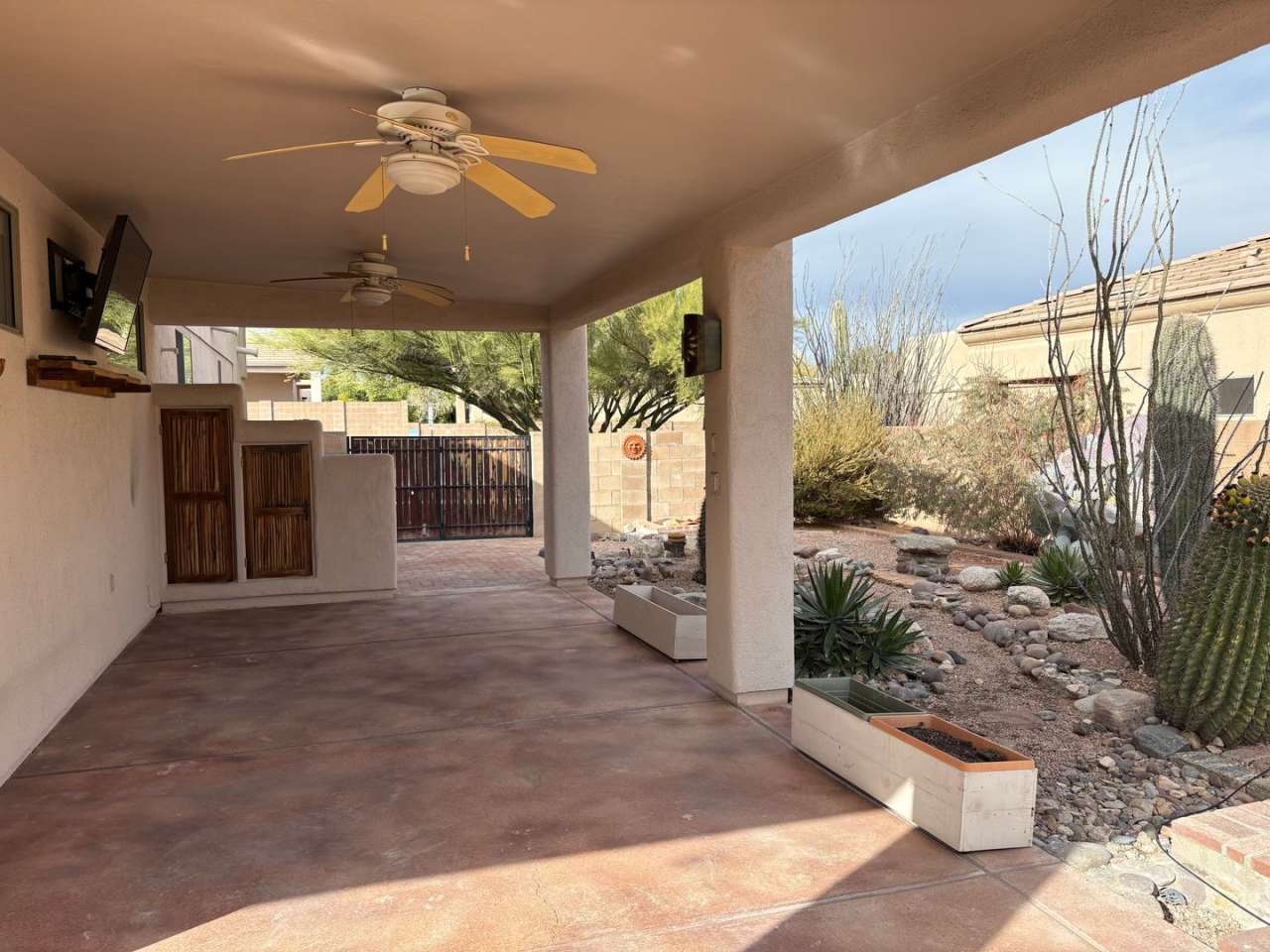 *AVAILABLE NOW* Gorgeous 3 bed/2 bath home in private gated Tanque Verde community!!!