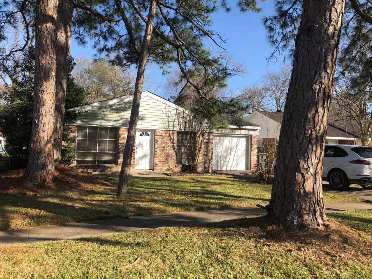 3 Br / 1 Ba house Sherwood Forest at I-12