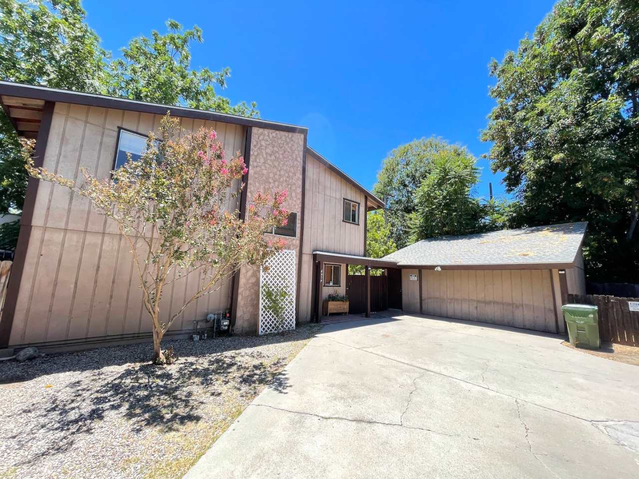 3 Bedroom House in Sherman Oaks!
