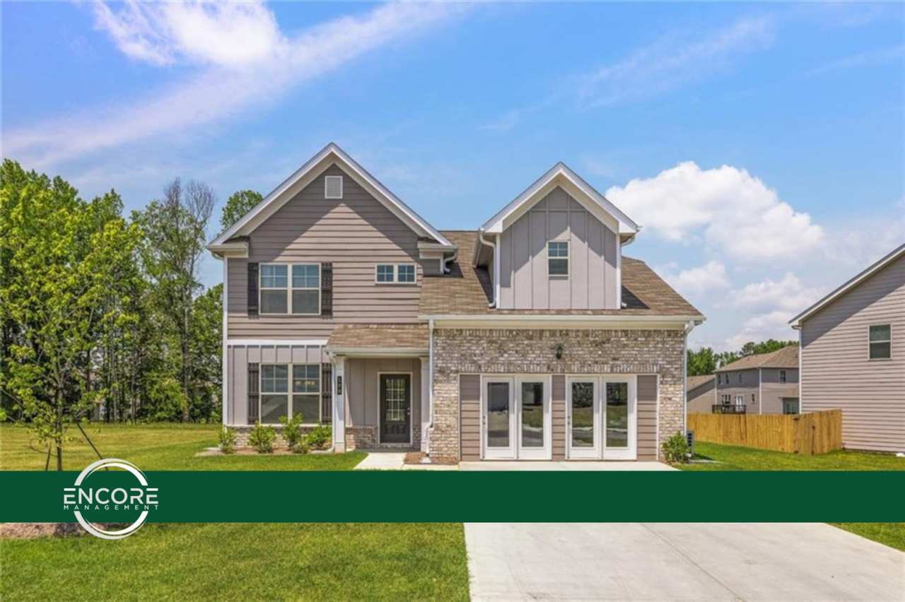 3 Bedroom Home in Calhoun!