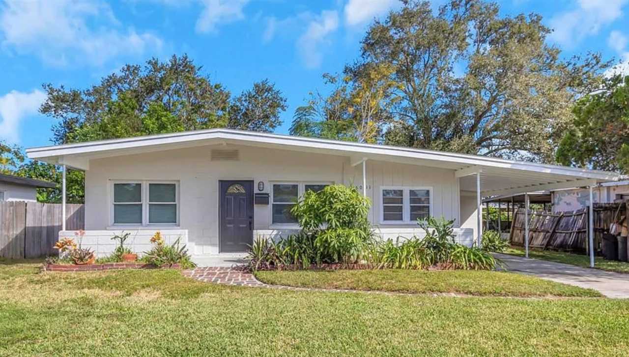 Fully Renovated 2-Bedroom Apartment in St. Petersburg – $1,795/month