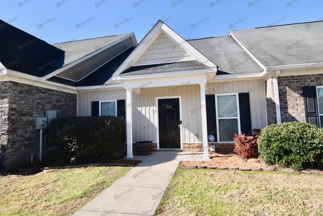 $1,350 - 2 Bed/2 Bath House for rent in Grovetown, with fenced back yard!