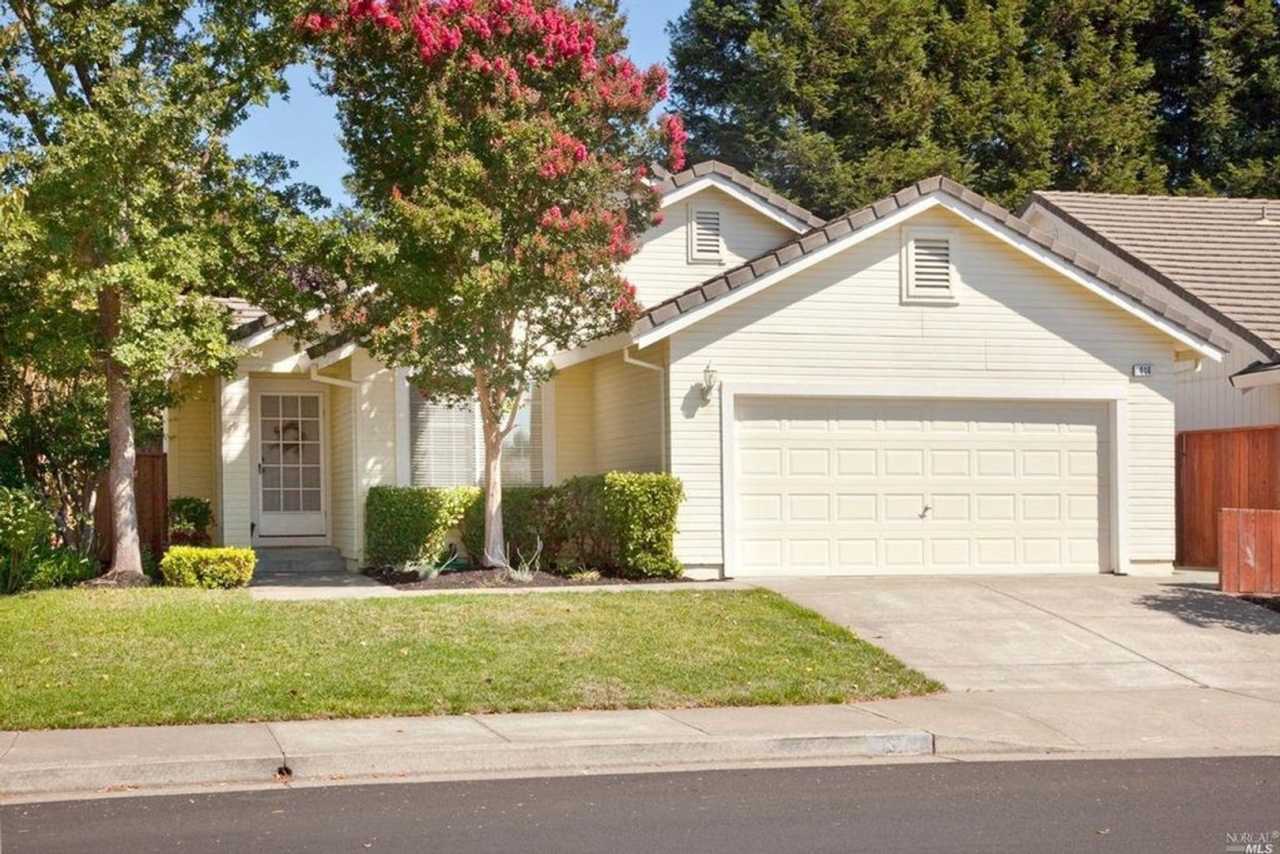 Desirable Windsor 3 bed 2 bath home