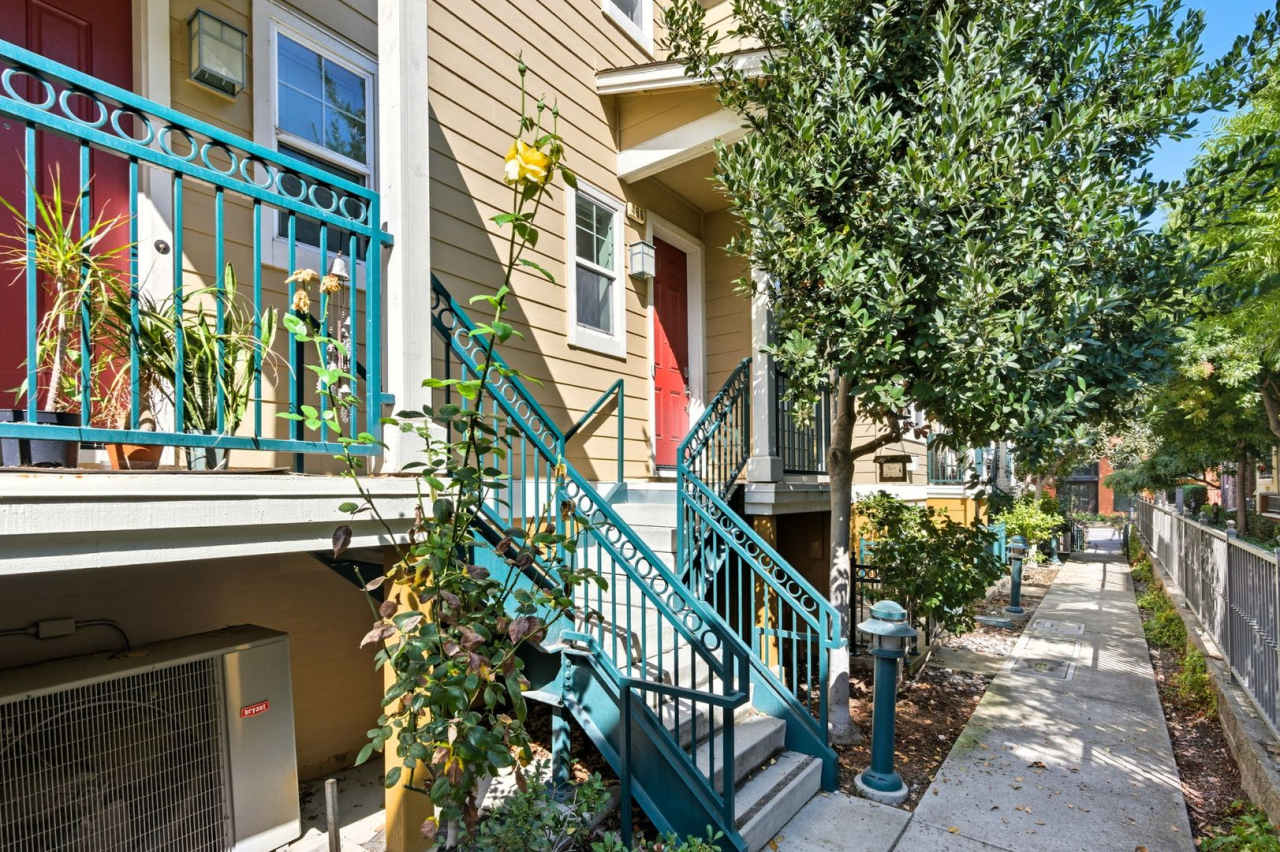 Stunning Townhome for Lease in the Heart of Sunnyvale