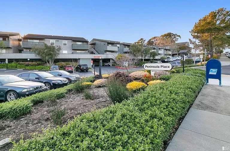 403 Piccadilly Place