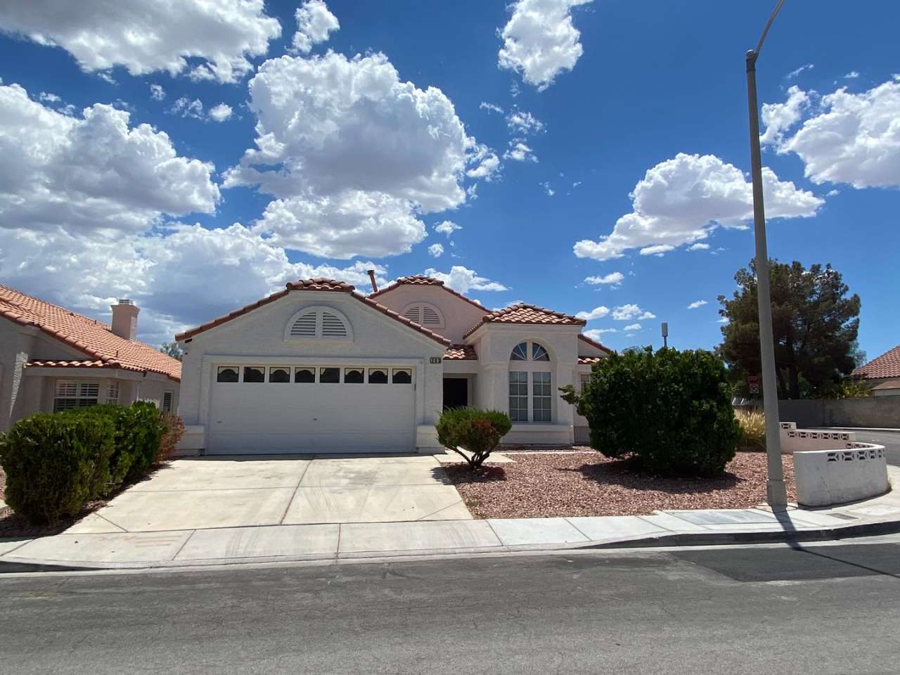 Beautiful 3 bed/2 bath home located in Henderson.