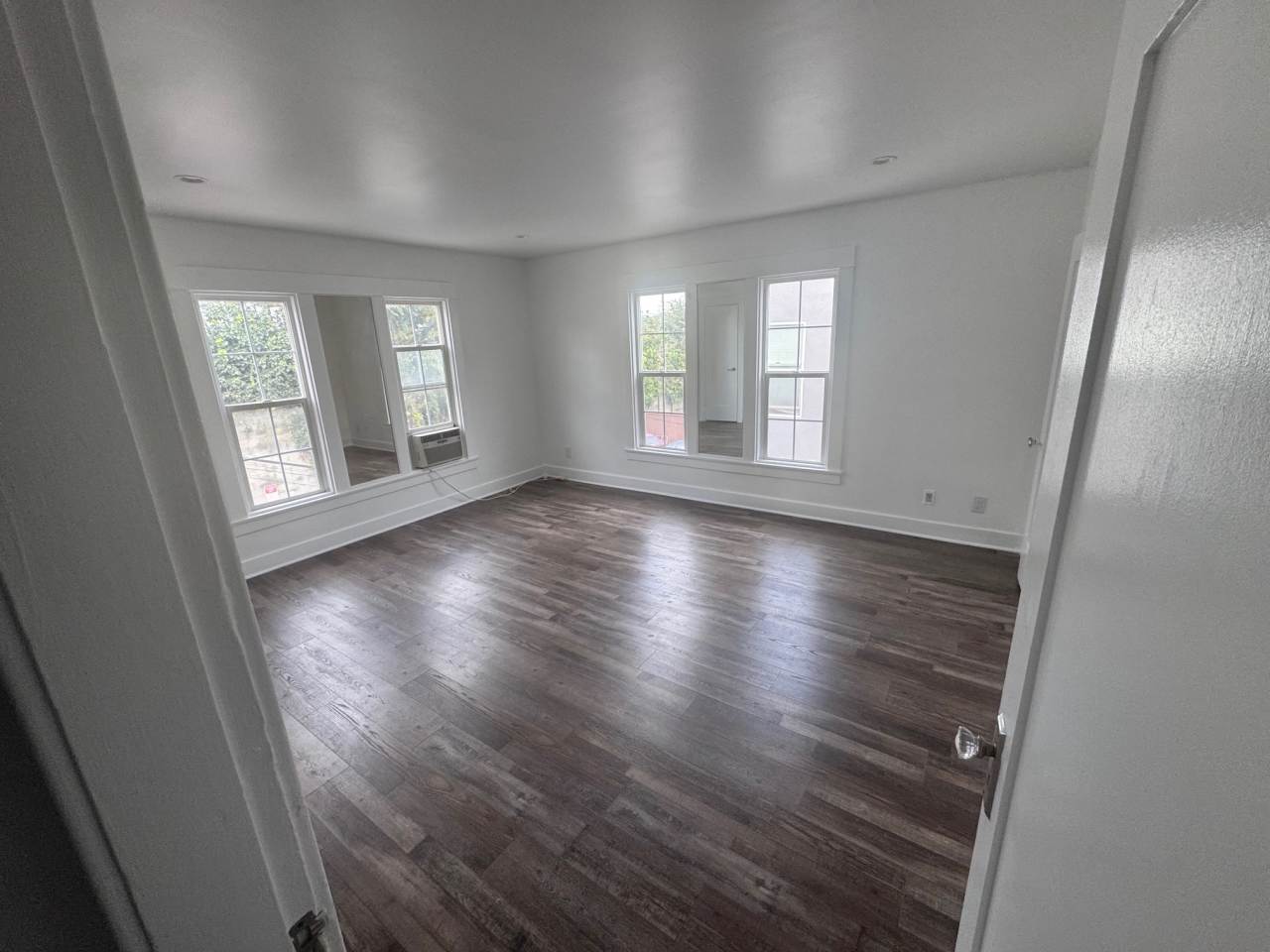 1261 1/2 S Plymouth Blvd