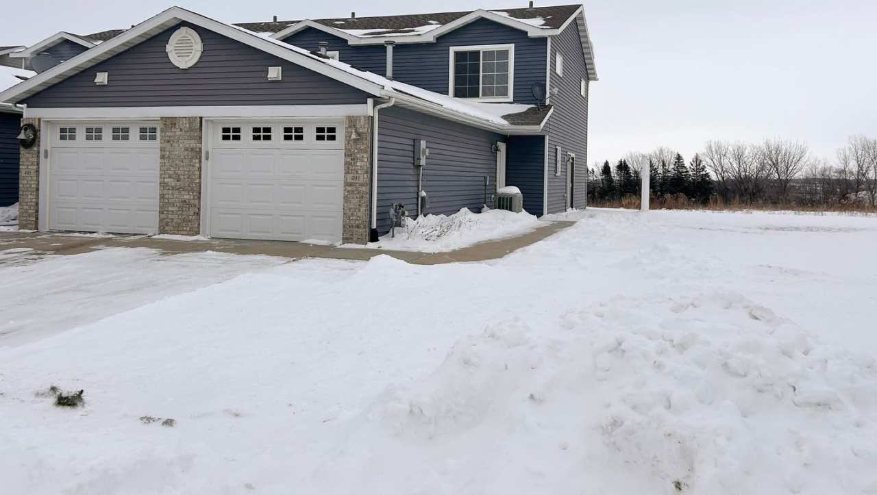 Incredible views from this end-unit townhome!
