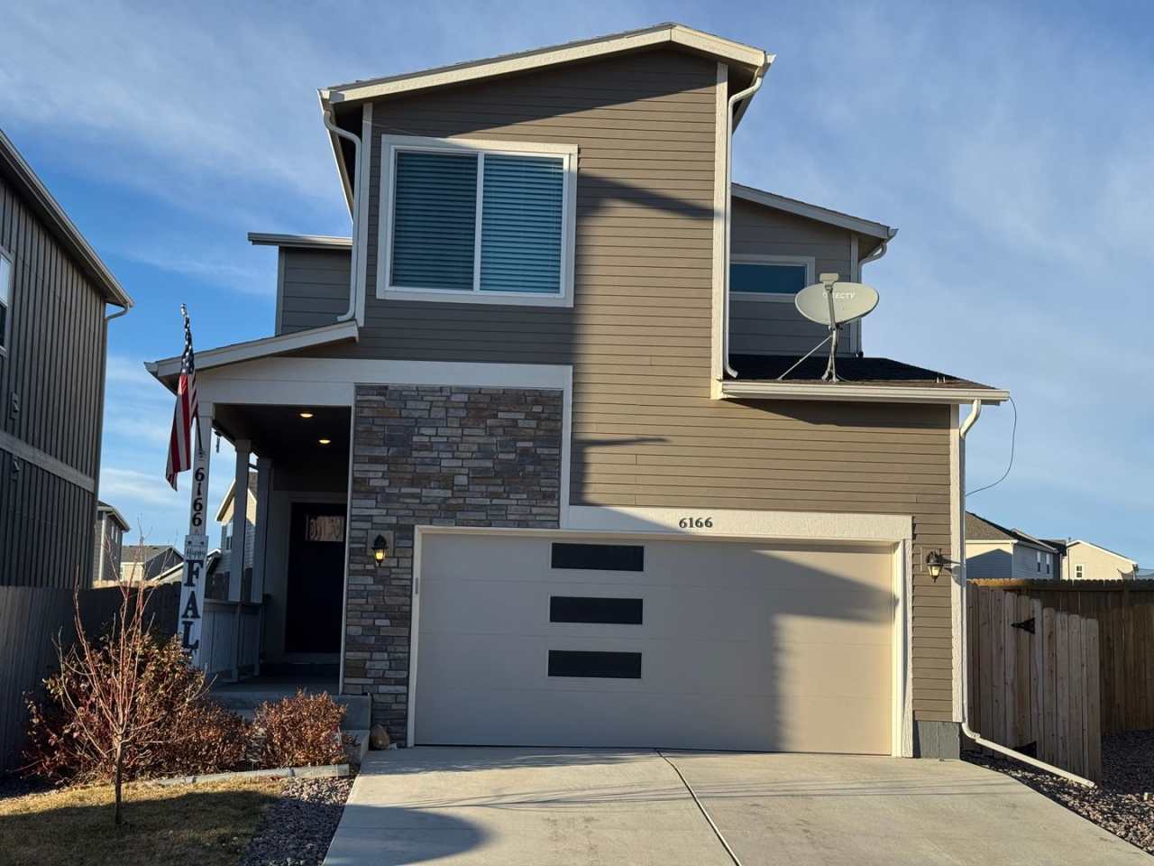 Like new 3 bed, 2.5 bath, 2 car in Lorson Ranch!