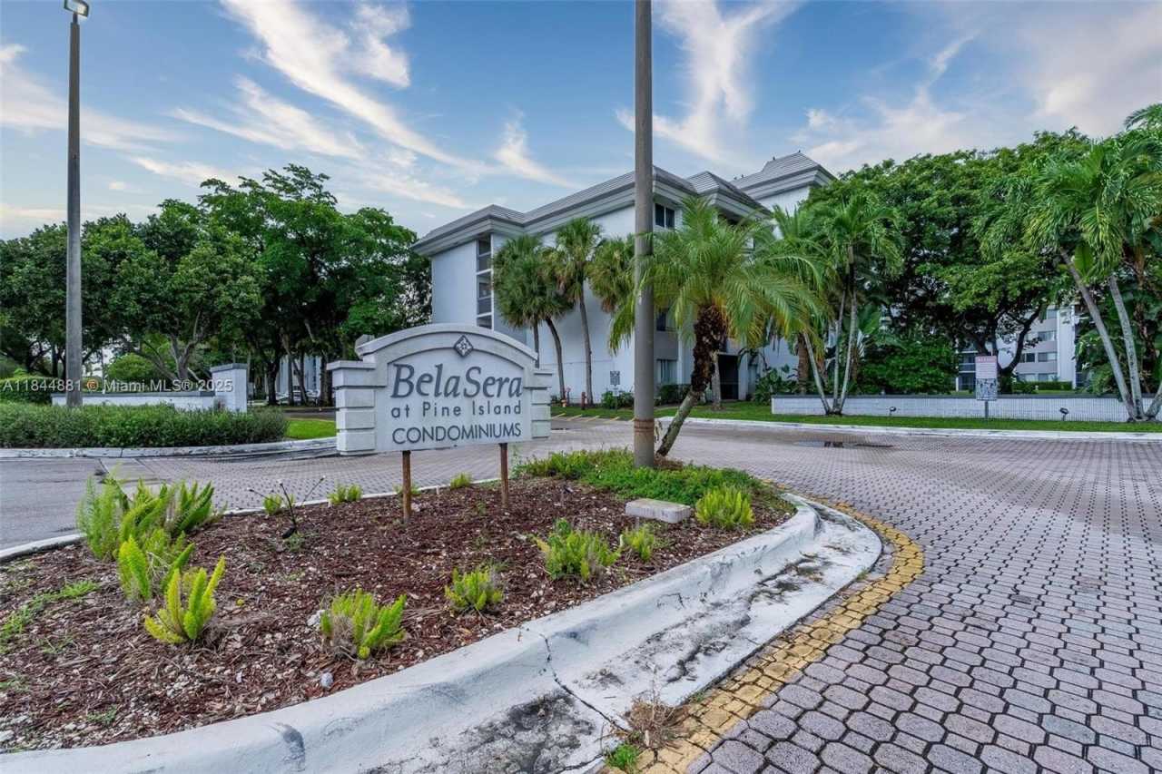 711 N Pine Island Rd