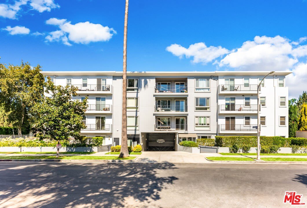 4820 Bellflower Ave unit: 208
