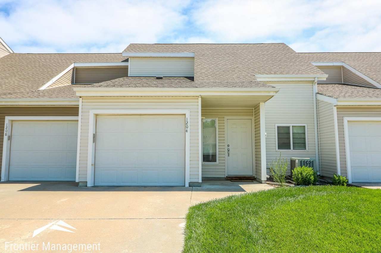 Cozy 3 Bedroom Duplex on the South Side of Manhattan!