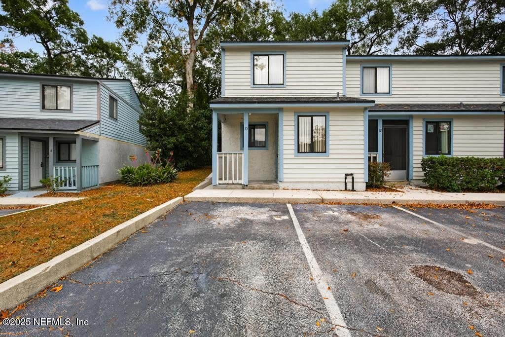 10 MOULTRIE CREEK Circle