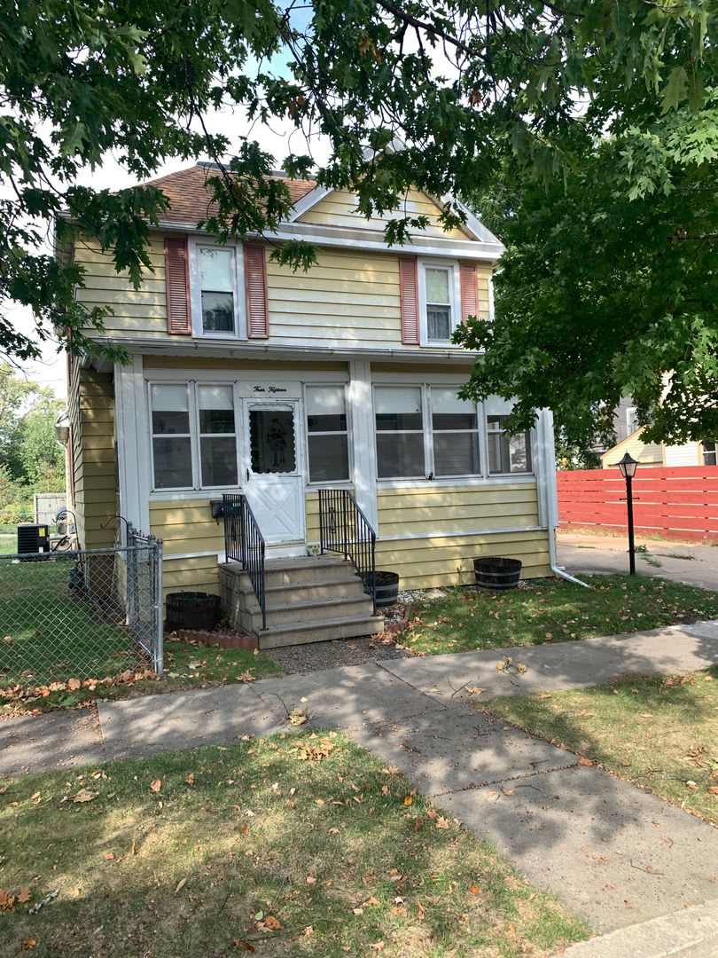 CEDAR FALLS 3BR house w garage, fenced yard, central air