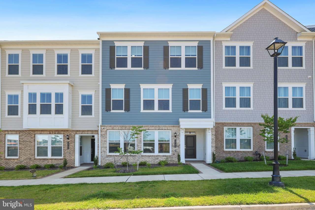 1743 RIVERBLUFF Avenue