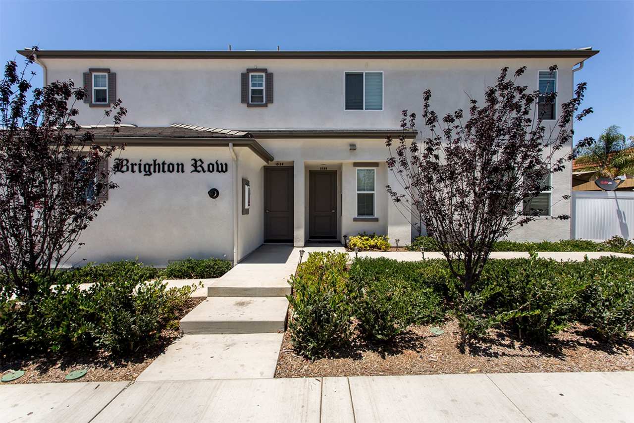 2 WEEKS FREE!!! 2BR Townhouse in Imperial Beach with Washer/Dryer and Garage!