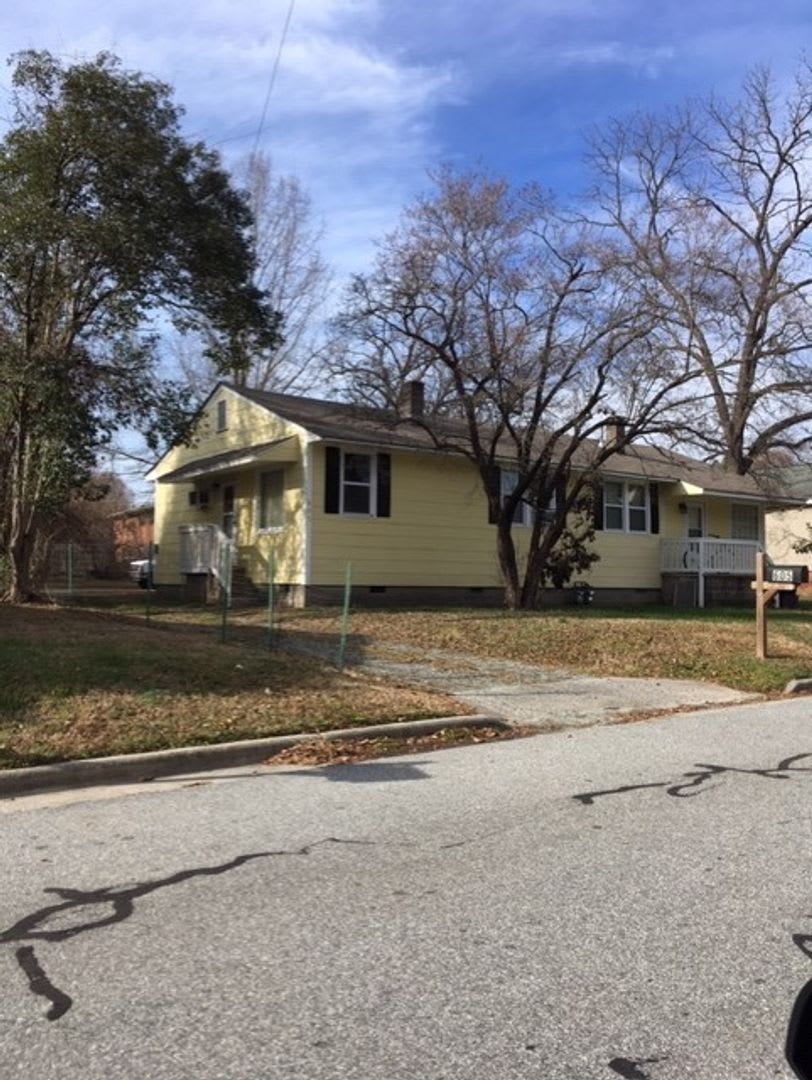 Two Bedroom Duplex for Rent!