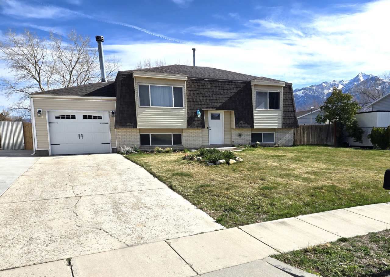 933 East Violet Circle