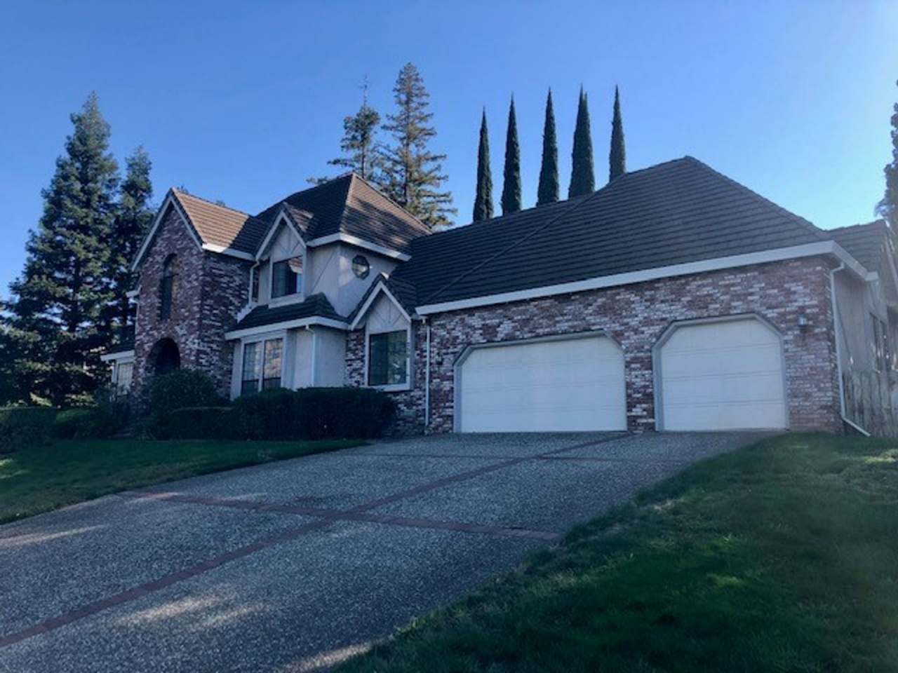 Spacious 4 bedroom 3 bath home in Folsom