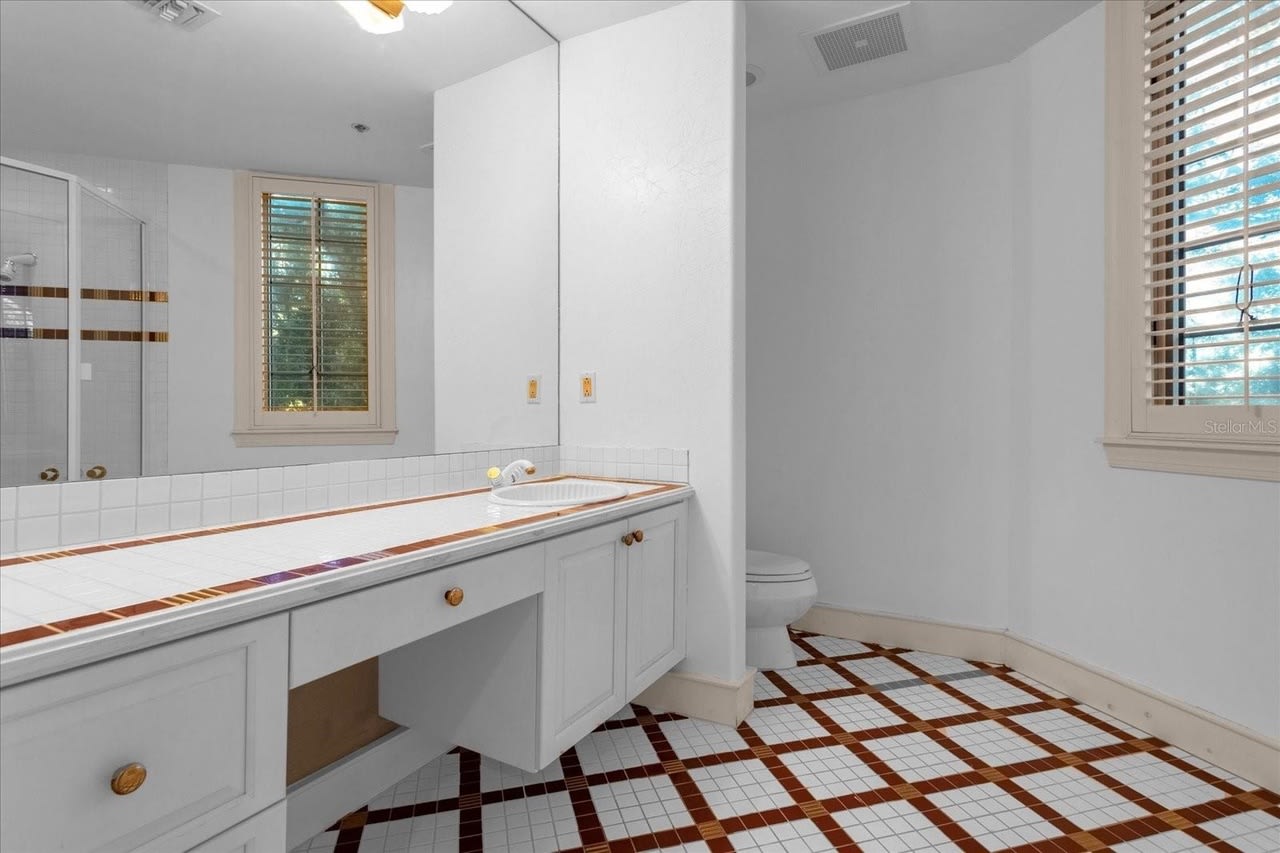 1110 West Ivanhoe Boulevard