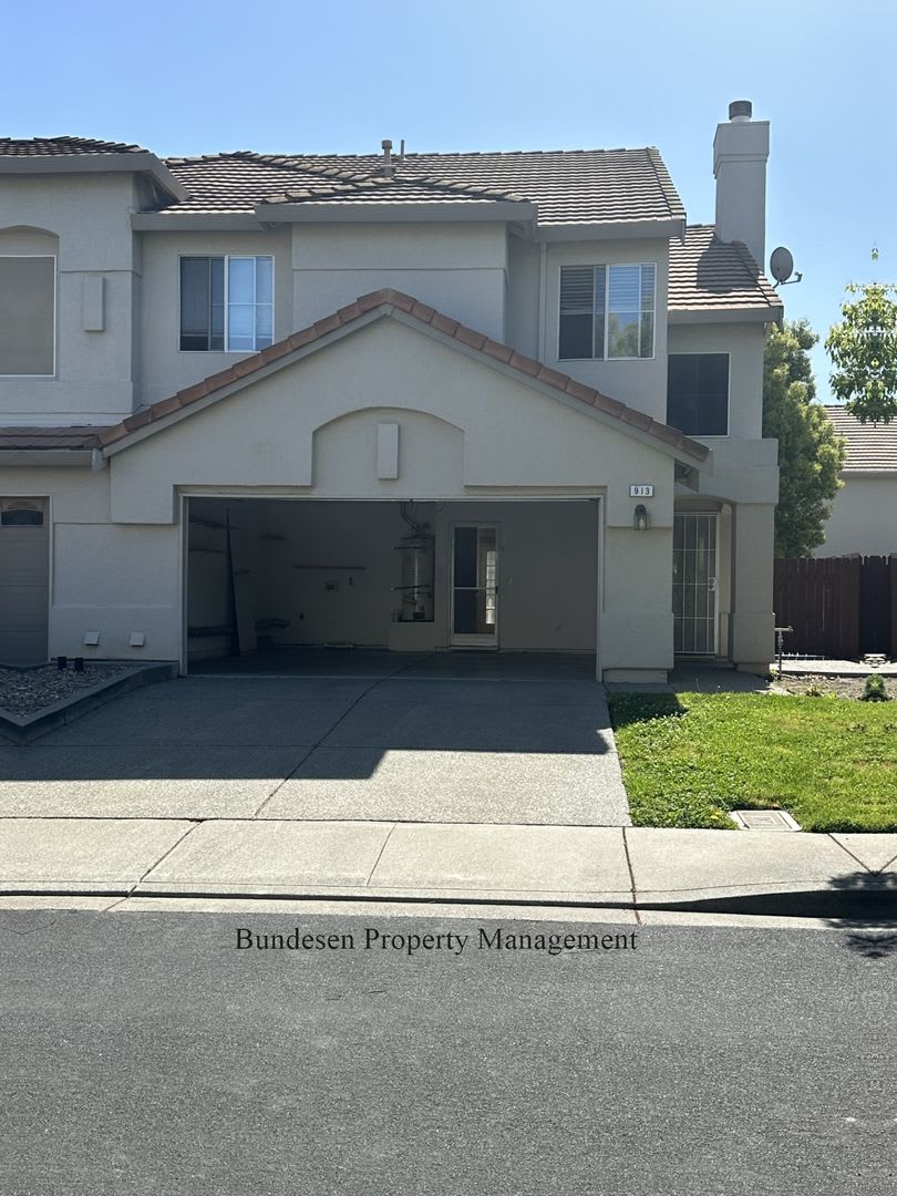 913 Radcliff Drive, Vacaville, CA 95687