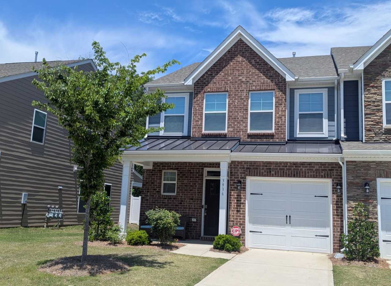 3 Bedroom Townhouse in Harrisburg with Garage