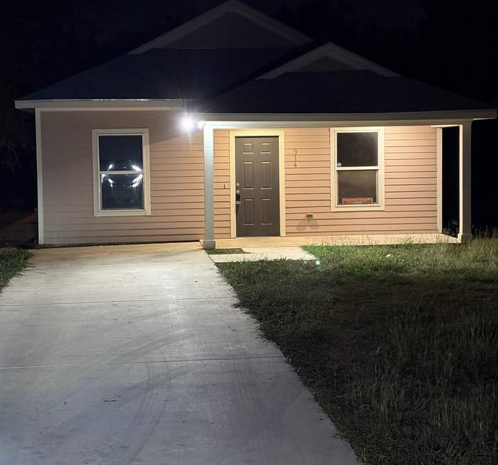 914 Country Club Drive