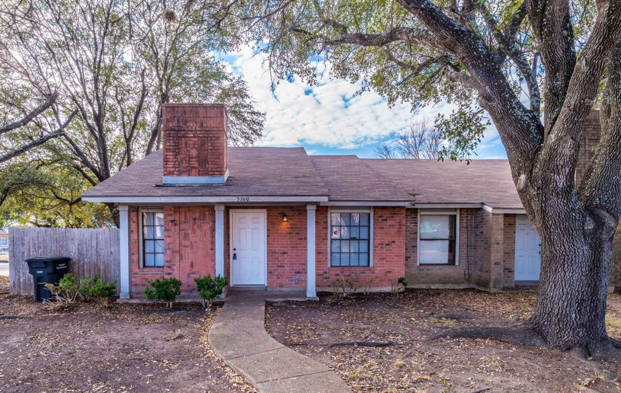 2-BEDROOM DUPLEX