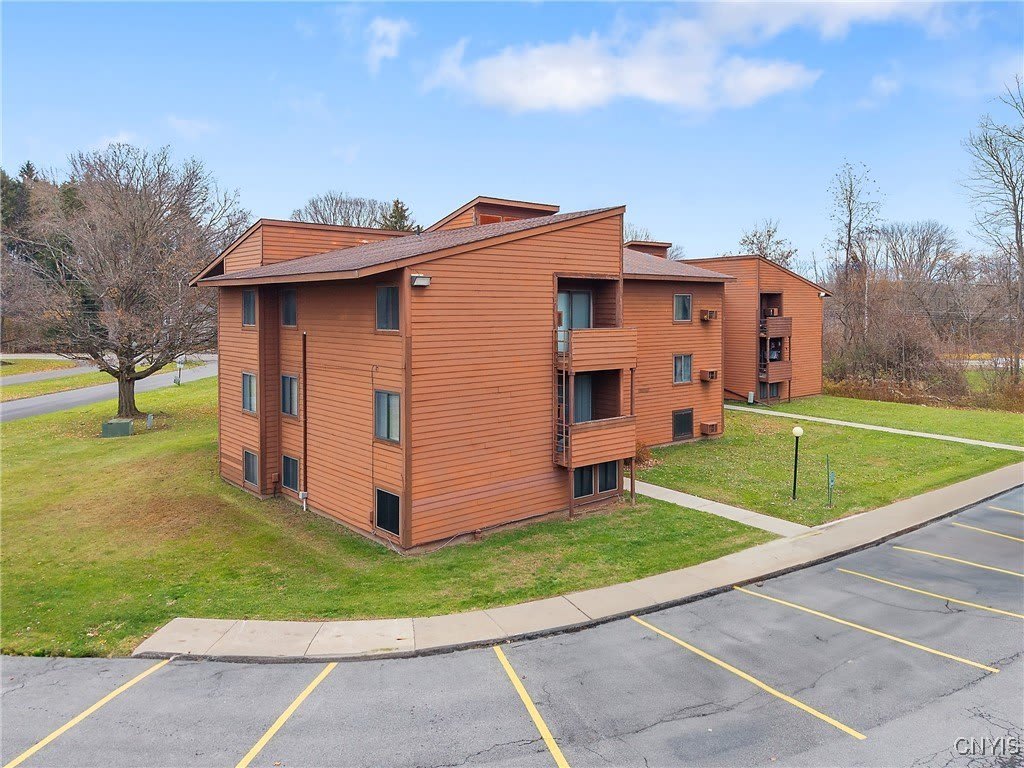 327 Village Boulevard N