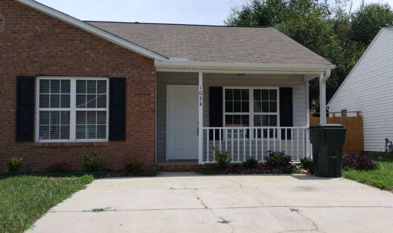 $200 Off Your First Full Month’s Rent! Modern 2 Bed, 2 Bath Remodeled Condo!