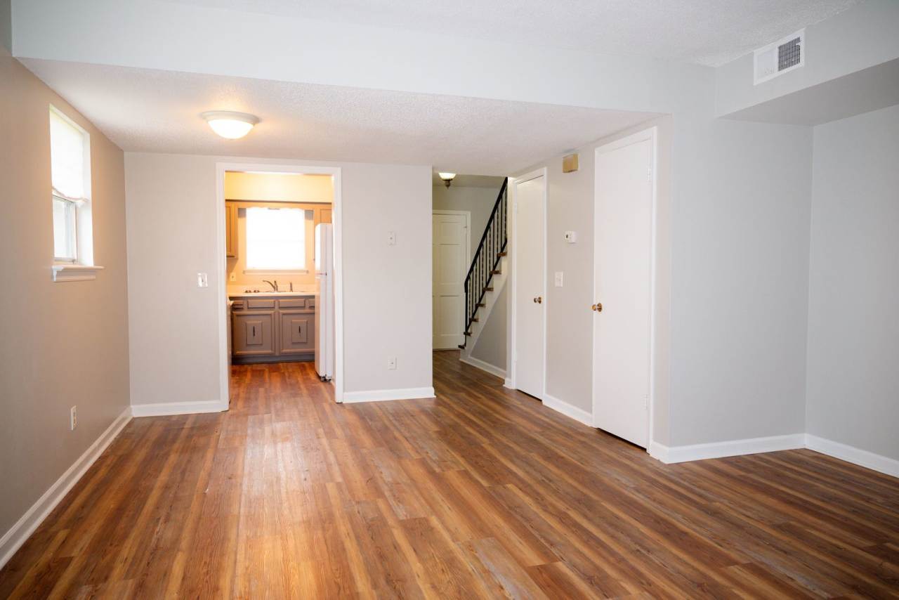 Centrally located between downtown and East Brainerd - 2 bed, 1.5 bath, Duplex!